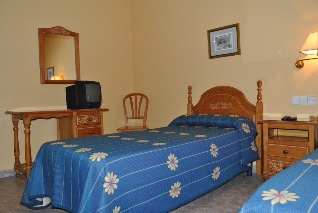 Hostal Rey Teodomiro Orihuela Bagian luar foto