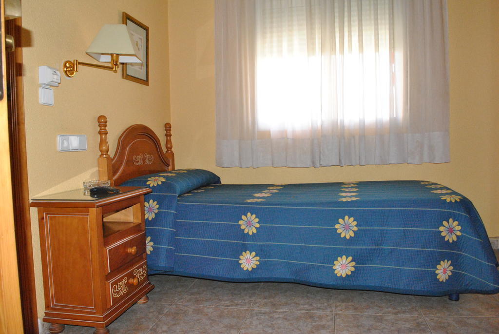 Hostal Rey Teodomiro Orihuela Ruang foto