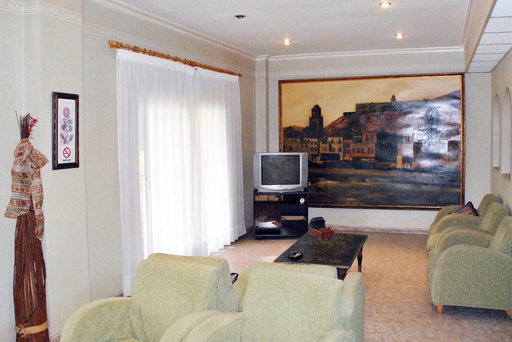 Hostal Rey Teodomiro Orihuela Bagian luar foto