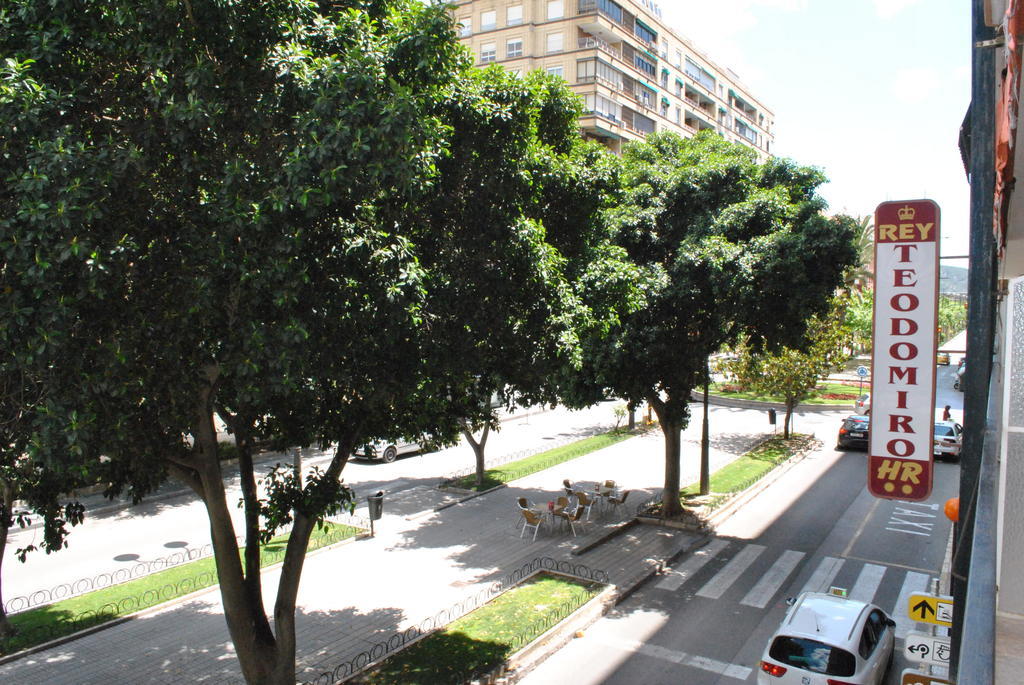 Hostal Rey Teodomiro Orihuela Bagian luar foto