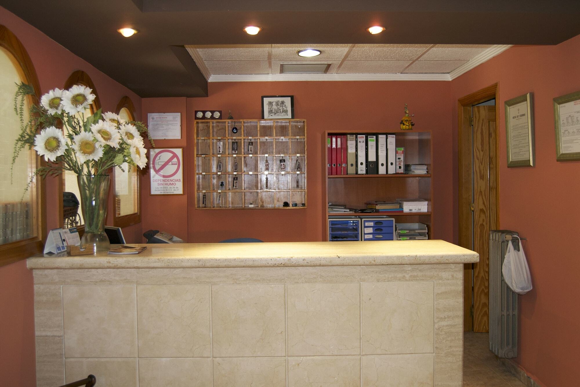 Hostal Rey Teodomiro Orihuela Bagian luar foto