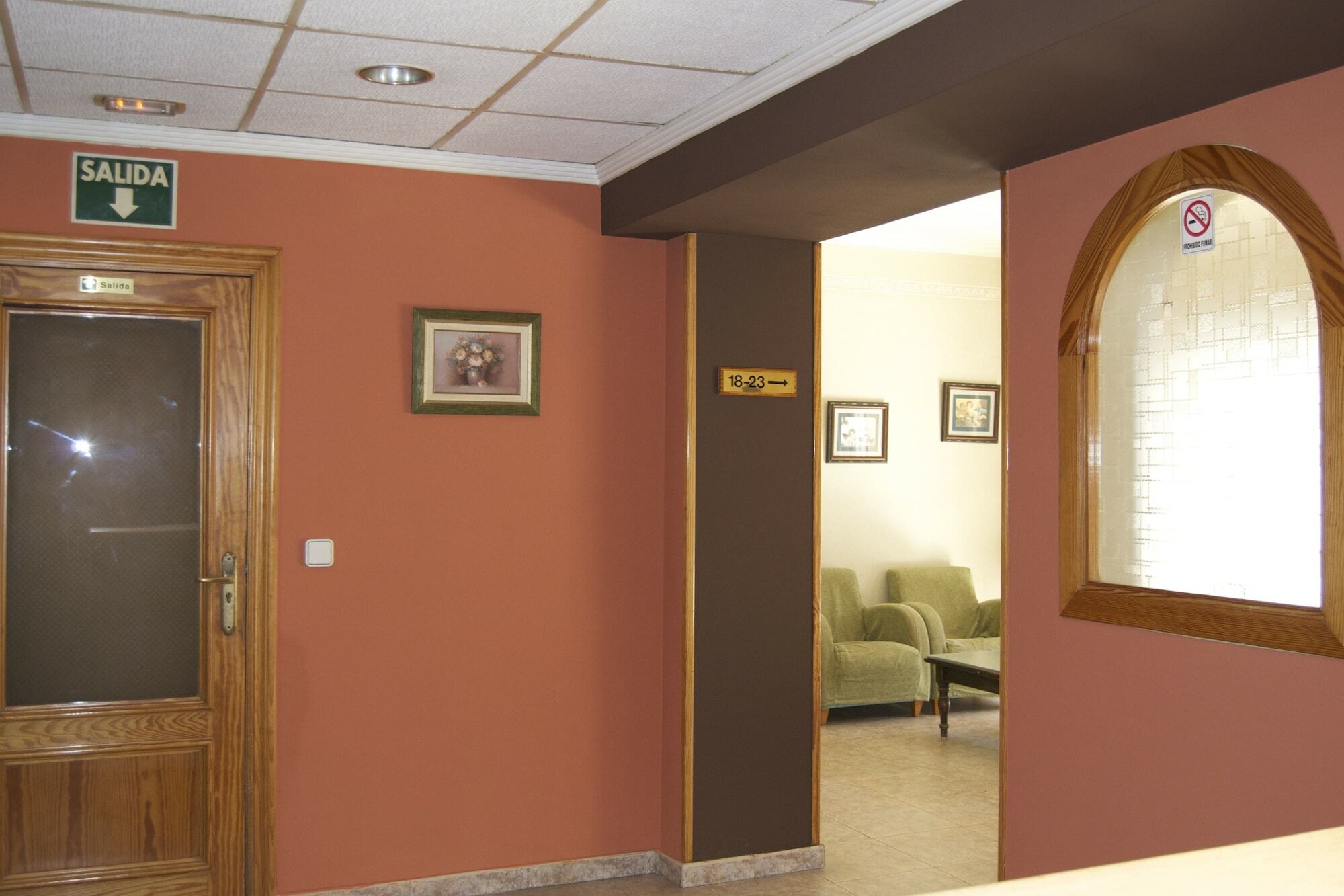 Hostal Rey Teodomiro Orihuela Bagian luar foto