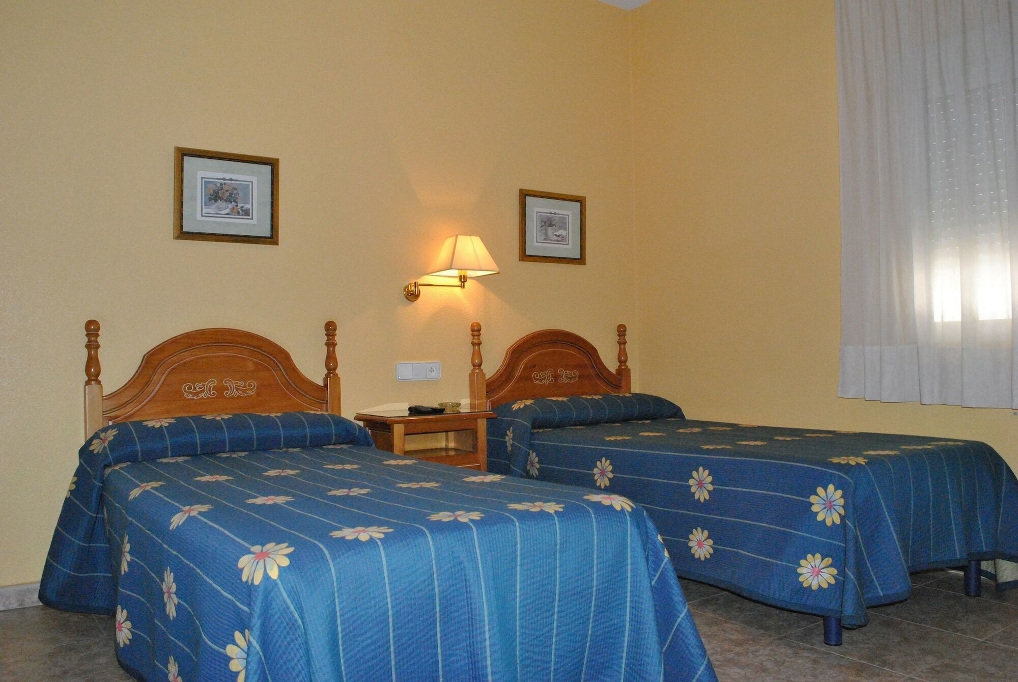 Hostal Rey Teodomiro Orihuela Bagian luar foto